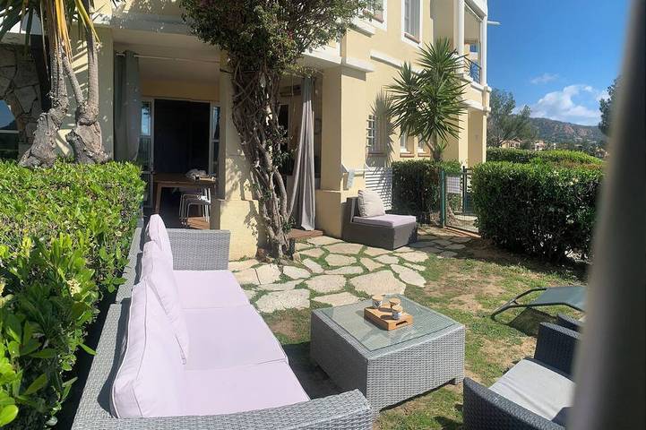 Hôtel pour 4 personnes, avec Jacuzzi ainsi que Jardin et Piscine à Saint-Raphaël