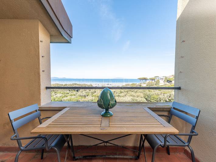 Ferienwohnung für 4 Personen, mit Balkon und Terrasse sowie Ausblick in der Maremma