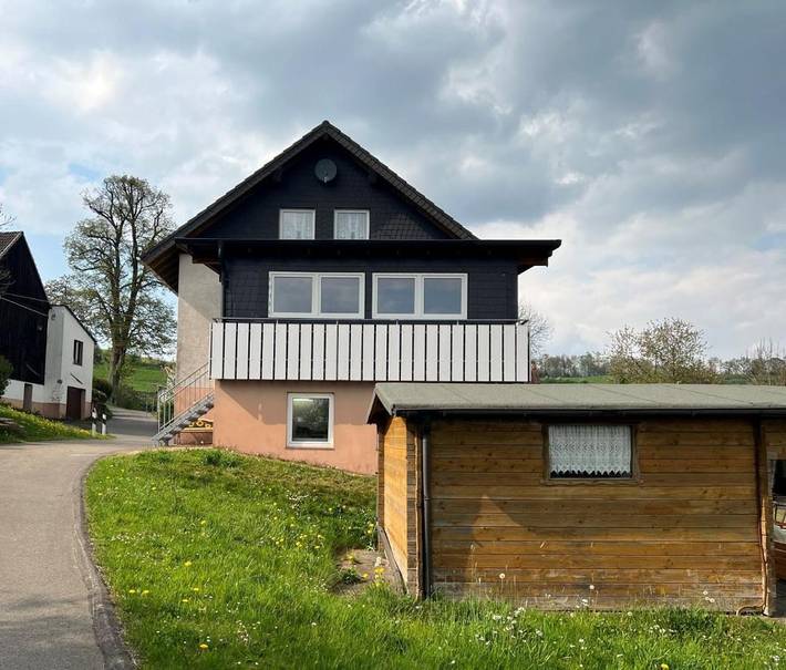 Ferienwohnung für 4 Personen, mit Balkon und Terrasse sowie Garten und Ausblick in Meinerzhagen