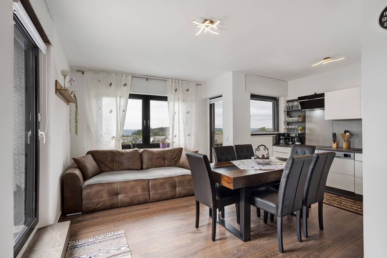 Ganze Wohnung, Ferienwohnung 'Haus Elena' mit Bergblick, privater Terrasse und Wi-Fi in Bestwig, Hochsauerlandkreis