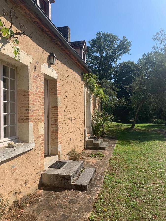 Location de vacances pour 8 personnes, avec vue et jardin à Saint-Amand-en-Puisaye - 2