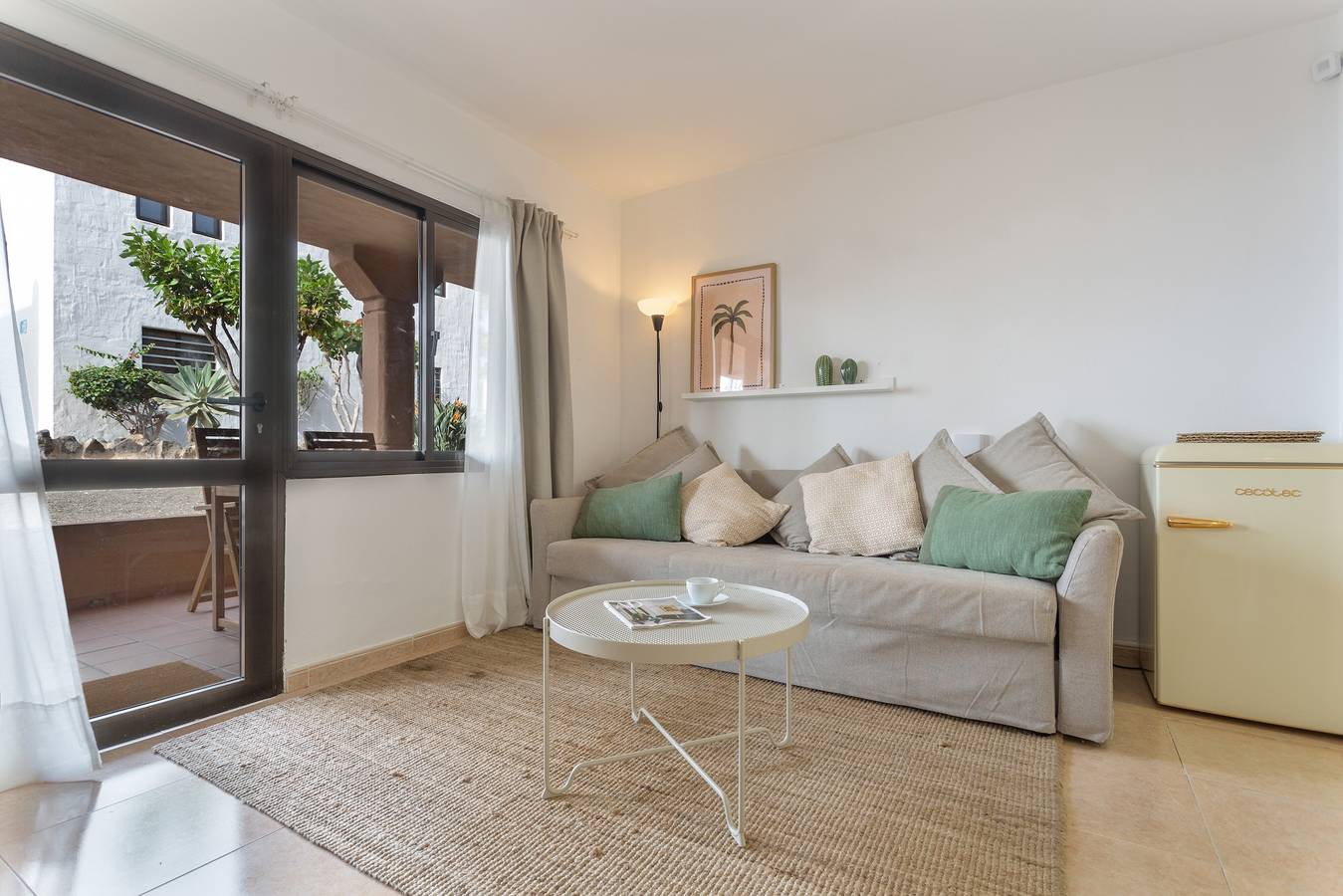 Apartamento entero, Vacaciones 'Oasis Duna - Casa Amanay' con piscina compartida, terraza privada y Wi-Fi in Corralejo, La Oliva