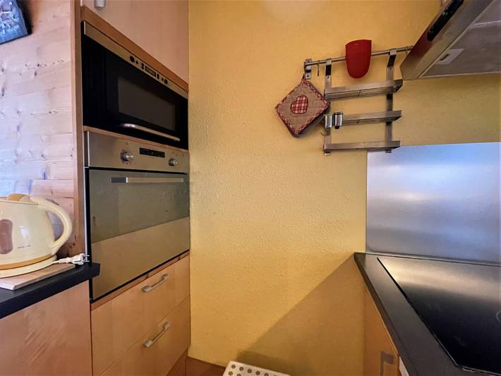 Entire apartment, Stunning Ski-in/Ski-out 4-Pers Apt in the Heart of Les Menuires in Les Menuires, Saint-Martin-de-Belleville