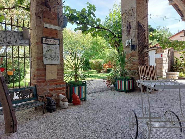 Chambre d’hôte pour 2 personnes, avec vue et terrasse ainsi que jardin et piscine à Montauban