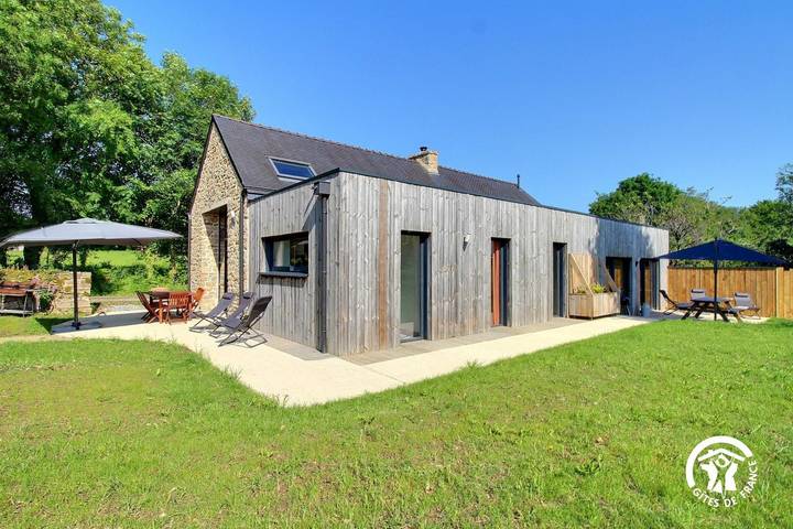 Gîte pour 11 personnes, avec Terrasse et Jardin à Plumergat