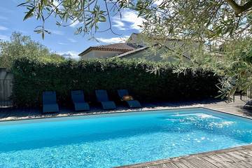 Cottage pour 5 personnes, avec jardin et jacuzzi à Souvignargues