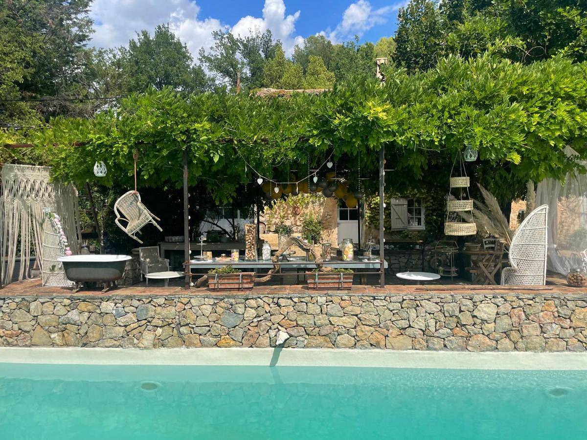 Double Room with Pool View in Villecroze, Région de Draguignan