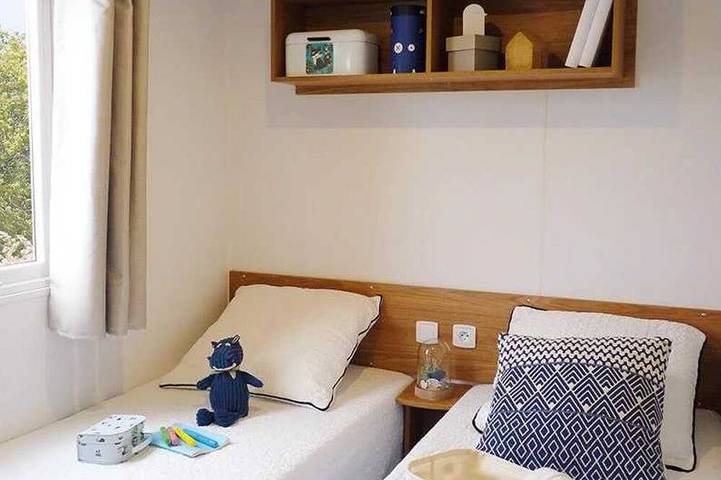 Zecamping 4 étoiles 1km plage parc aquatique mobil-home clim 36m2 in Villeneuve-lès-Béziers, Mediterranean Coast (France)