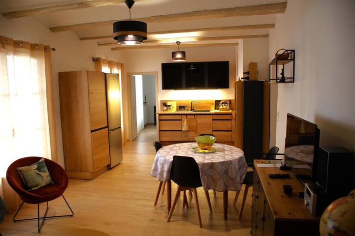 Location de vacances pour 7 personnes, avec jardin et jacuzzi, adapté aux familles à Saint-Jean-de-Ceyrargues