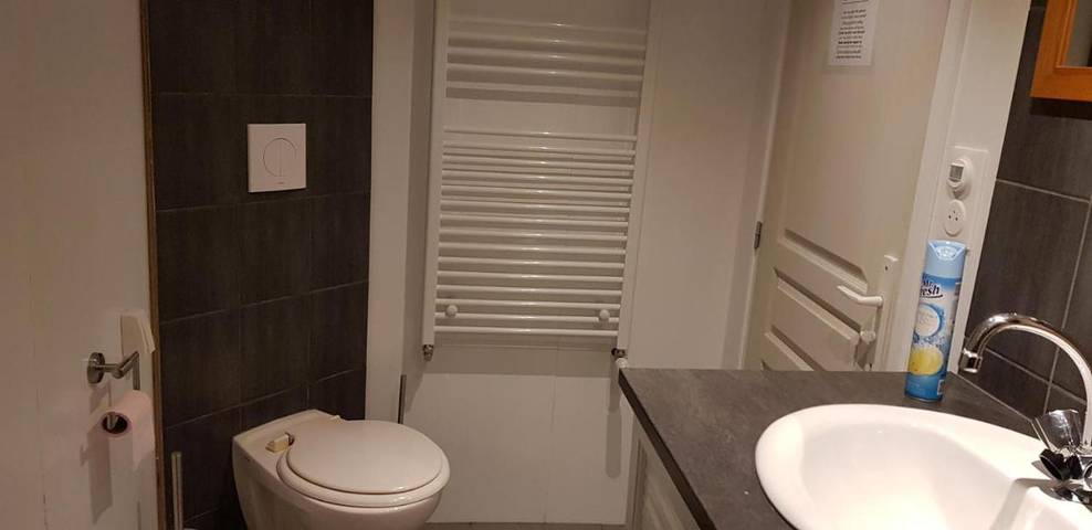 Location de vacances pour 4 personnes, avec jardin ainsi que piscine et vue à Cronat - 2