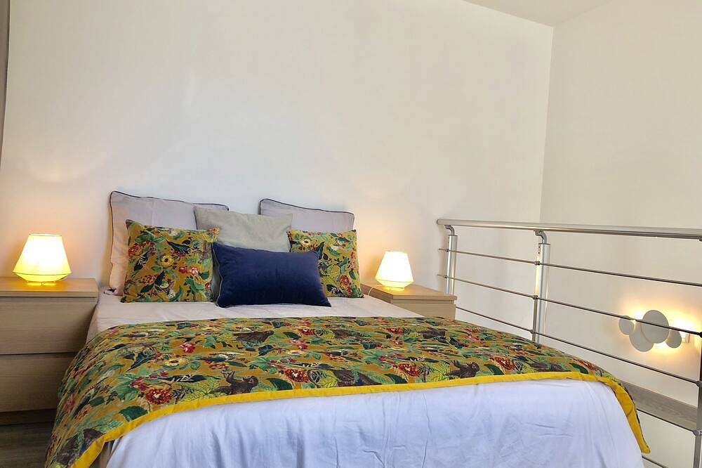 Entire apartment, Beautiful duplex, air-conditioned, panoramic lake view, quality fittings, close to town center in Aix-les-Bains, Chambéry region