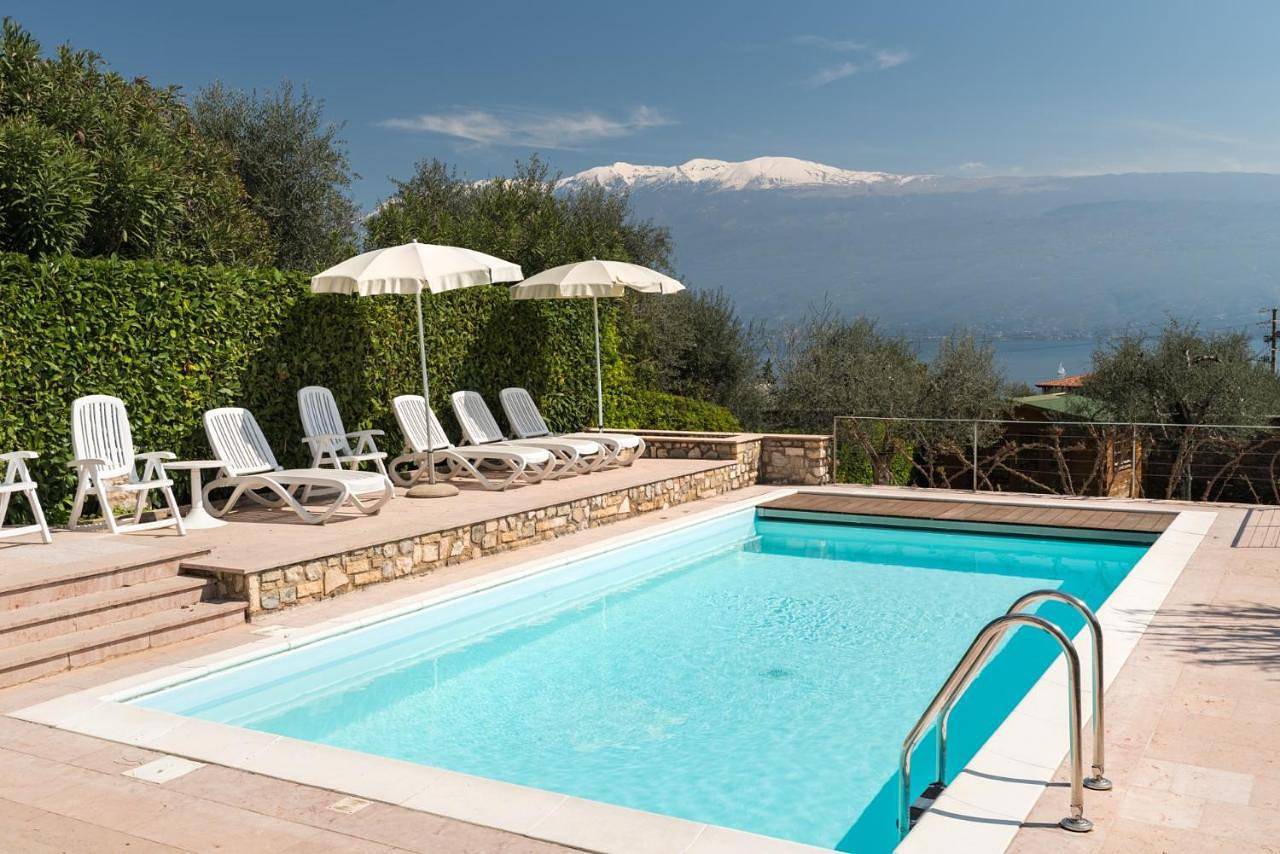 Villa Oleandri, con Piscina privata e Vista Lago in Toscolano-Maderno, Prealpi Gardesane