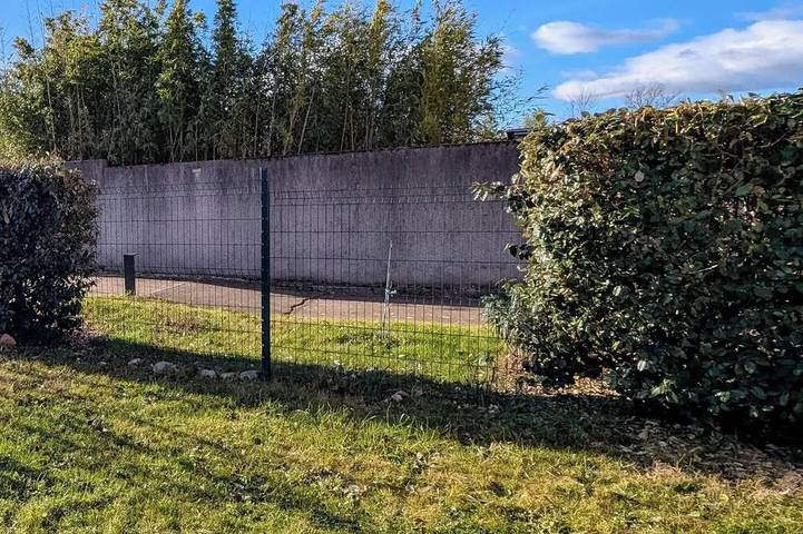 Entire apartment, Beautiful, bright three-bedroom apartment with a private garden and a shared pool. in Ruoms, Ardèche