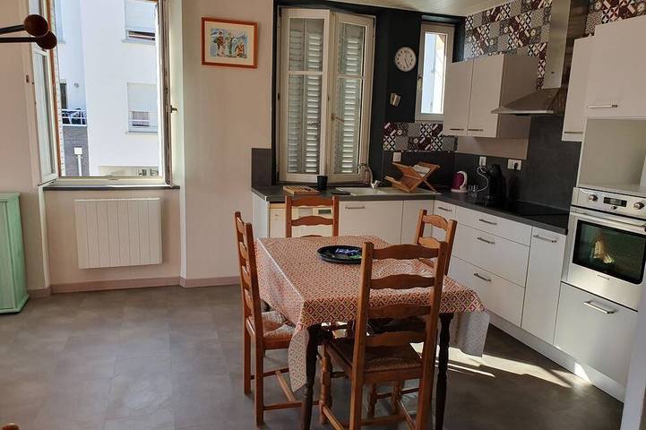 Ganze Wohnung, Bright, spacious cocoon 5 min from station in Chaprais-Cras, Besançon