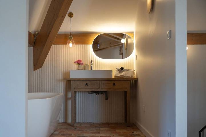 Location de vacances pour 8 personnes, avec vue et terrasse ainsi que sauna et jardin dans Plage De La Chatiere Conjux - 4