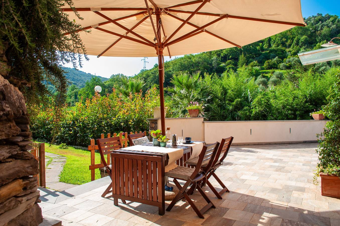 Villa 'Due Ulivi' avec terrasse privée, jardin privé et Wi-Fi in Commune de Lavagna, Riviera di Levante
