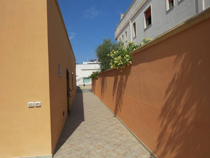 Location de vacances pour 5 personnes, avec jardin à Lido Marini - 2