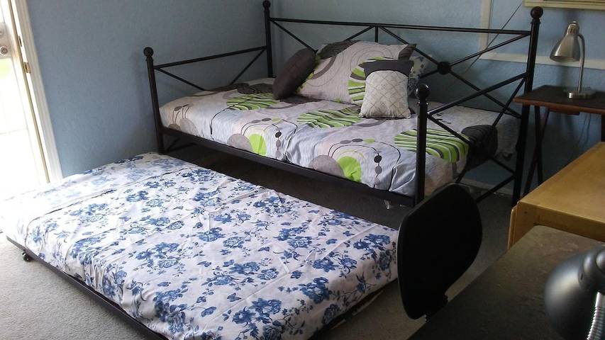 Vacation rental for 6 people, with terrace and yard in National City