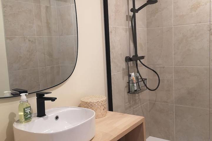 Ganze Wohnung, Delightful 2-bedroom apartment with Wifi in charming Épinal and Private car park in Épinal, Épinal und Umgebung