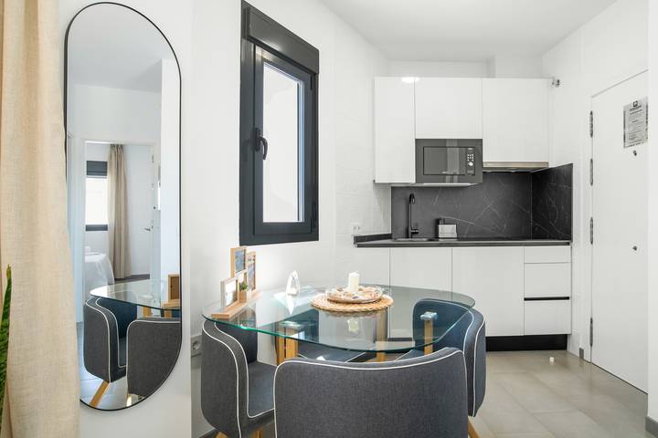 Entire apartment, Apartment 'Cervantes Homes No3' with Shared Terrace, Wi-Fi and Air Conditioning in Conil de la Frontera, Costa de la Luz