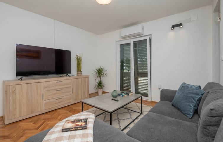 Gemütliche 240 m² große Wohnung mit Pool und Zugang zum Fluss, WLAN und Parkplatz in Imotski, Makarska Riviera