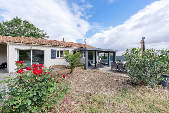 Villa Joël – Haus mit privatem Pool, 10 Min. von den Stränden entfernt in La Jonchère, Vendée