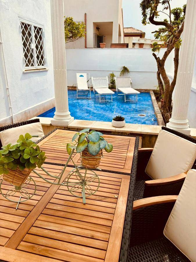 Casa vacanza per 5 persone, con panorama e giardino, adatto a famiglie con bambini in Ostia