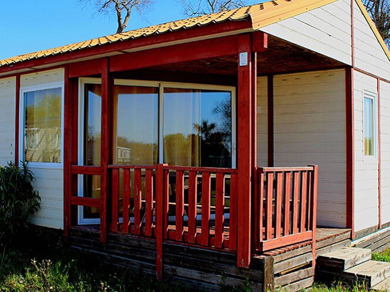 Cozy chalet with terrace - 7 guests in Lattes, Côte d'Améthyste
