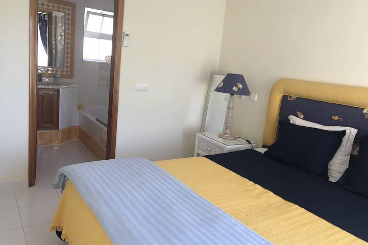 Golfemar with 3 bedrooms, 2 bathrooms, airco, sea view. L.T.R. on request. in Carvoeiro, Faro Distrikt