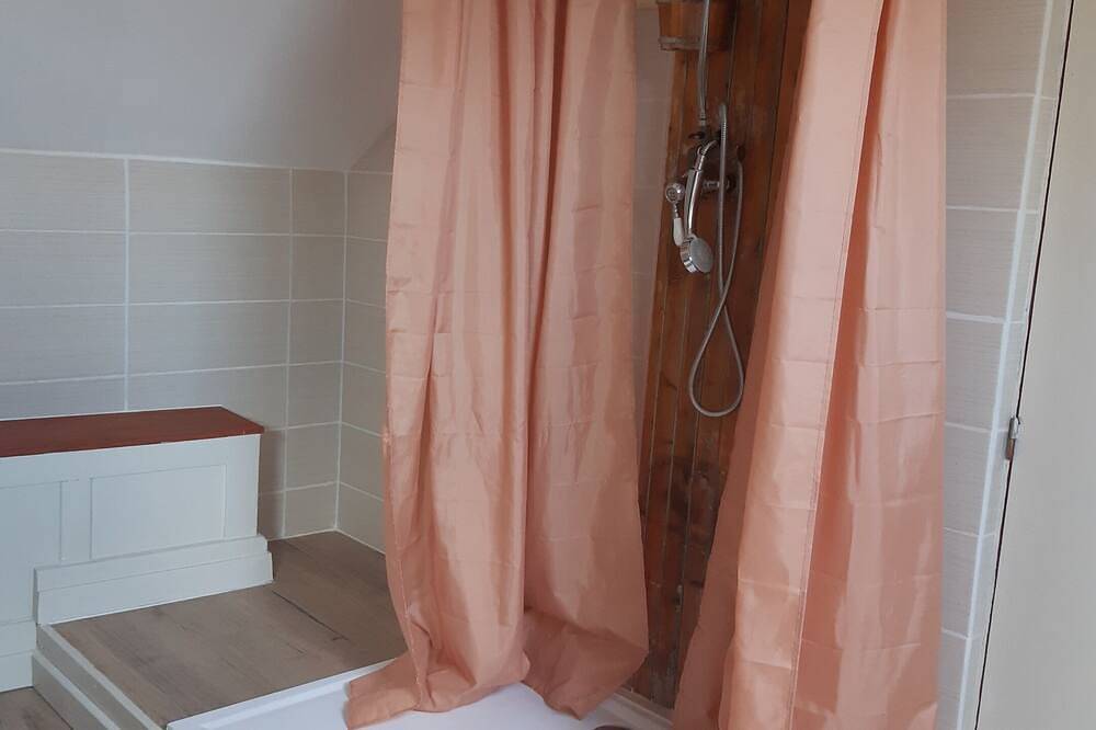 Chambre agréable pour une nuit en transit in Beaulieu-sur-Layon, Vallée de la Loire