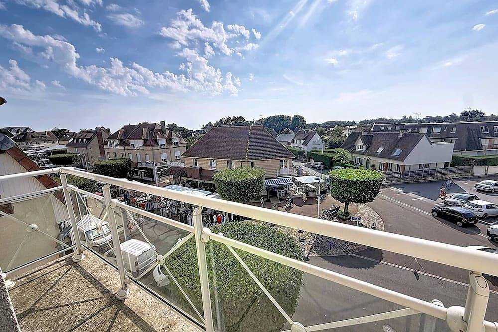 Ganze Wohnung, Charmante Wohnung mit Pool und Wlan, 2 Zimmer, Balkon und privatem Parkplatz in Strandnähe in Merville-Franceville-Plage, Caen und Umgebung