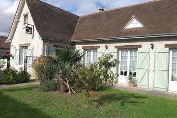 Gîte pour 3 personnes, avec jardin à Veuves
