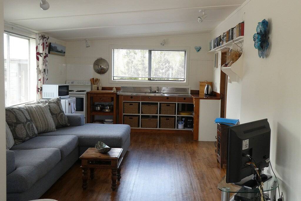 Craypot Cabin: a slice of paradise on a lifestyle block nestled below Mt. Manaia in Whangarei District