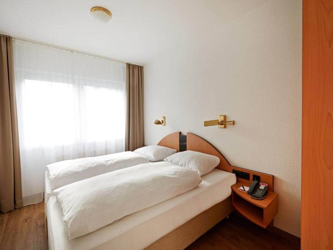Ganze Wohnung, Sunday Hotel Wiesbaden Studio in Niedernhausen, Rheingau-Taunus-Kreis