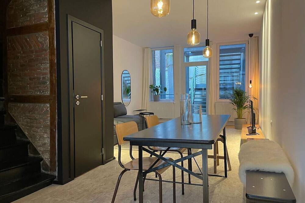 Appartement entier, 2 bedroom duplex in the historic heart of Liège in Liège, Région de Liège