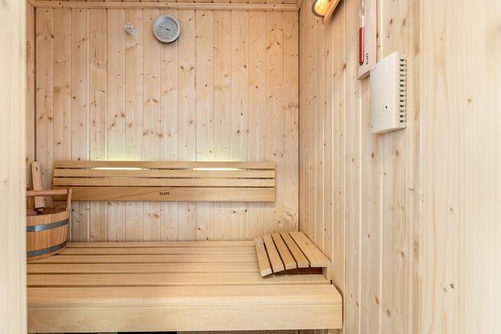 Apartamento inteiro, Novo apartamento de bem-estar com sauna, terraço privado, varanda e Wi-Fi in Königsfeld im Schwarzwald, Central Black Forest