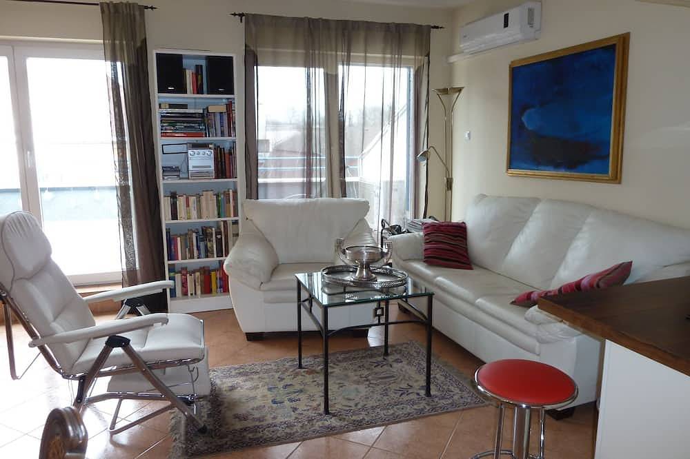 Cały apartament, 5 min do jeziora termalnego, gr. 3 pokoje Apartament z tarasem na dachu o powierzchni 20 m2, klimatyzacją, internetem, in Hévíz, Keszthely region