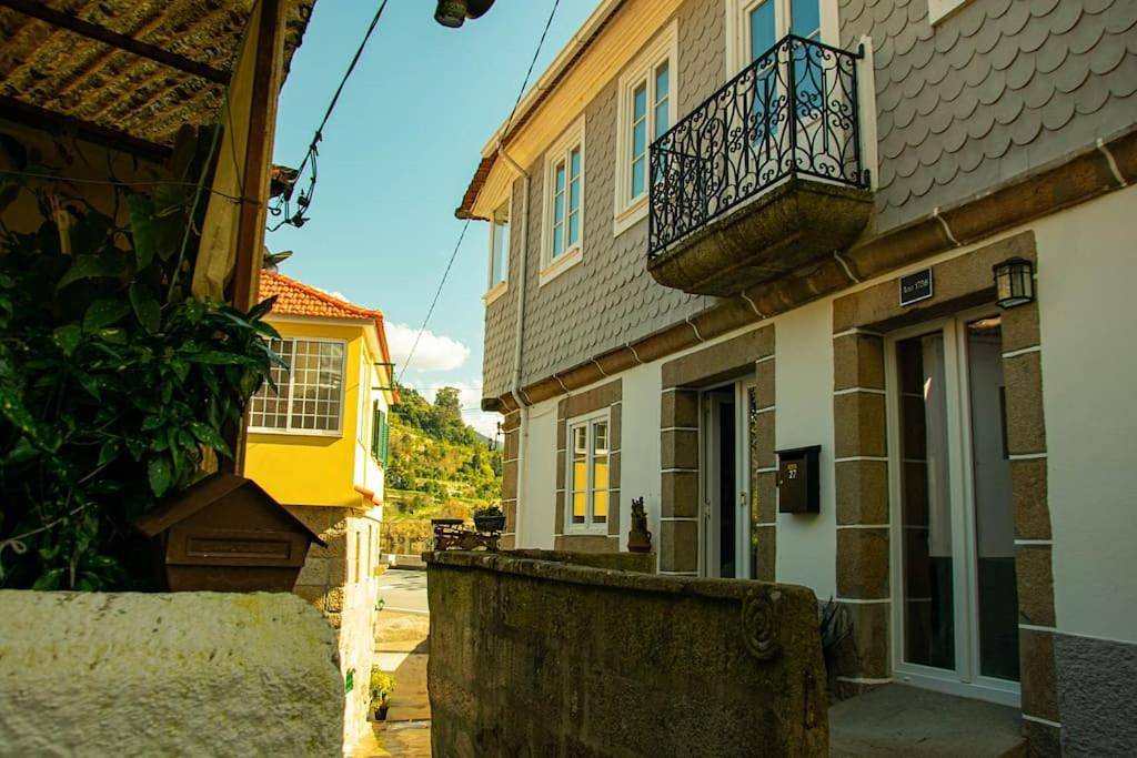 Douro Bay House in Ribadouro, Baião