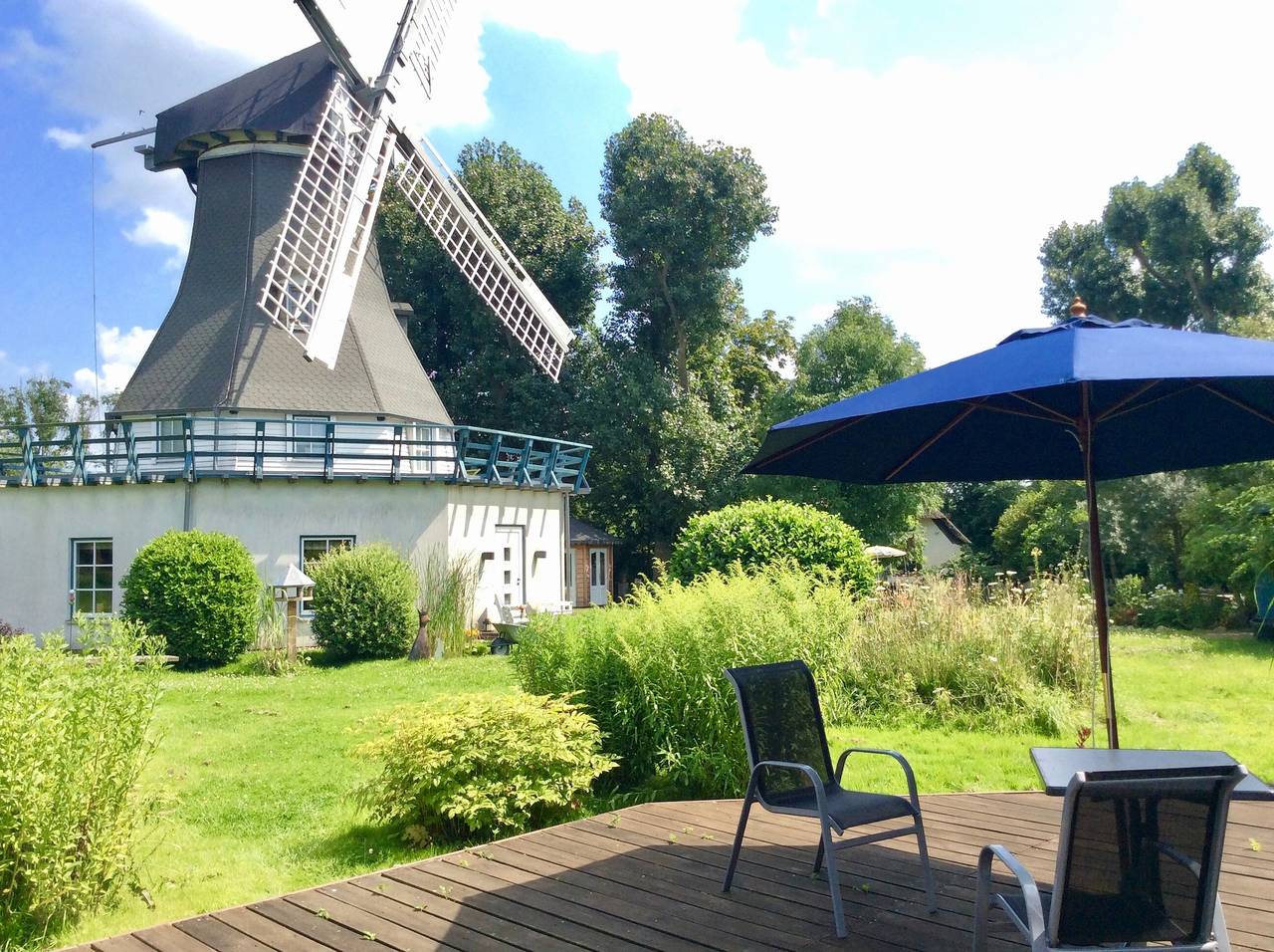 Mobilheim 'Traumwagen An Der Mühle' mit Privatterrasse, Gemeinschaftsgarten und Wi-Fi in Nordermeldorf, Dithmarschen