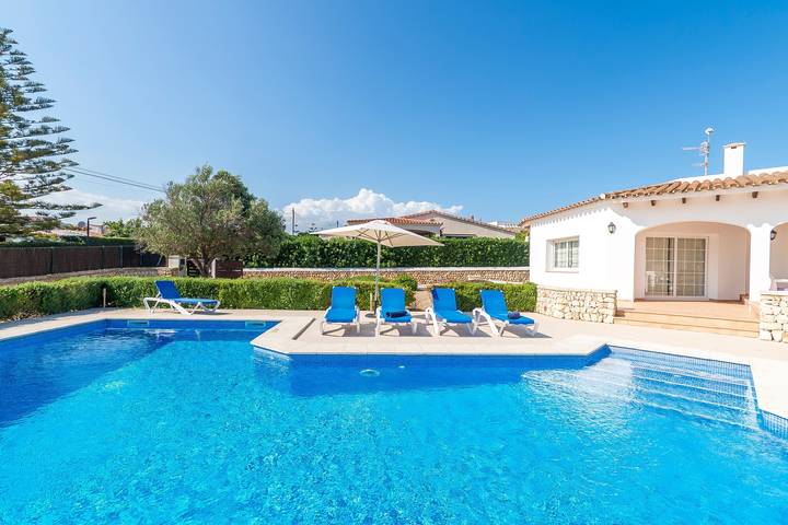 Location de vacances pour 10 personnes, avec jardin à Sant Lluís - 2