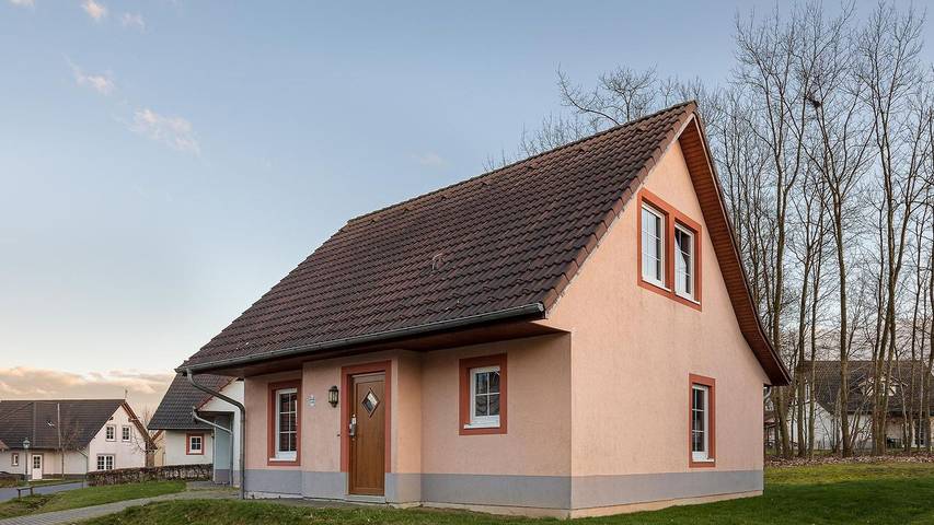 Villa pour 6 personnes, avec terrasse et piscine ainsi que sauna et jardin - 1