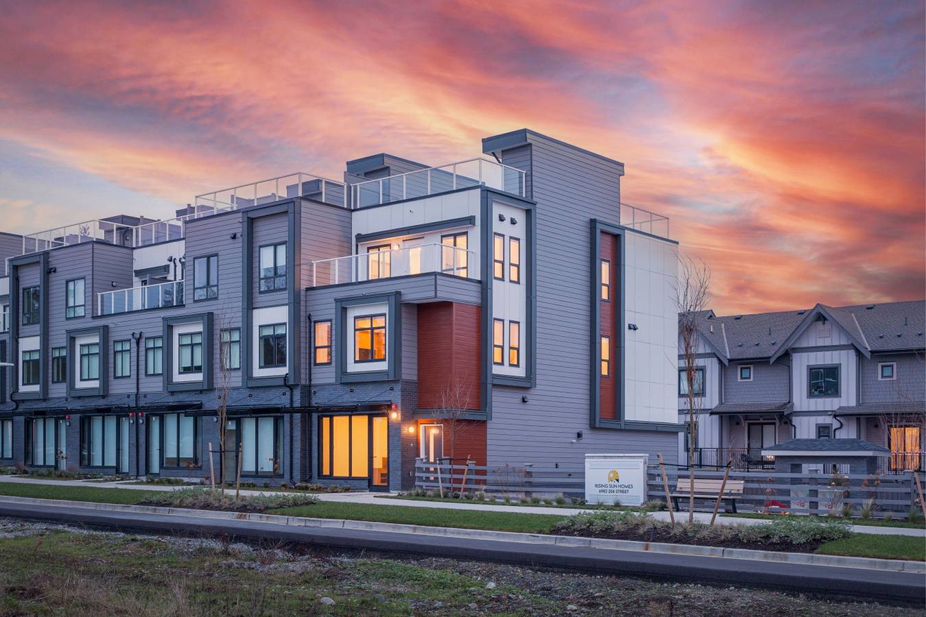 Newly Built 3Br Townhome | Rooftop Patio & Garage in Distrito de Langley (Columbia Británica), Columbia Británica