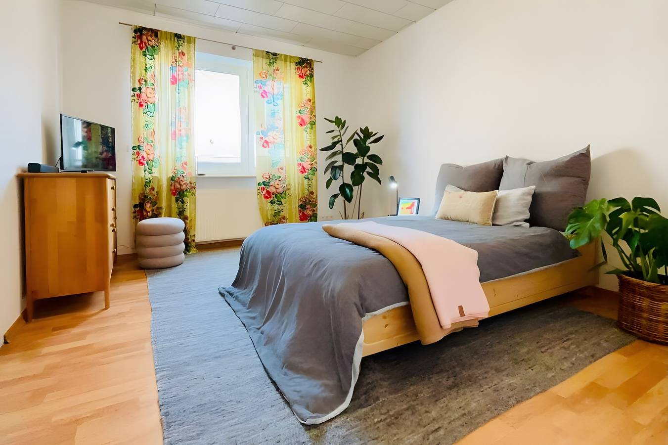 Ganze Wohnung, Refuge between wine, vines + rhine. new apartment up to 5 pers. central + quiet... in Oestrich-Winkel, Rheingau-Taunus-Kreis