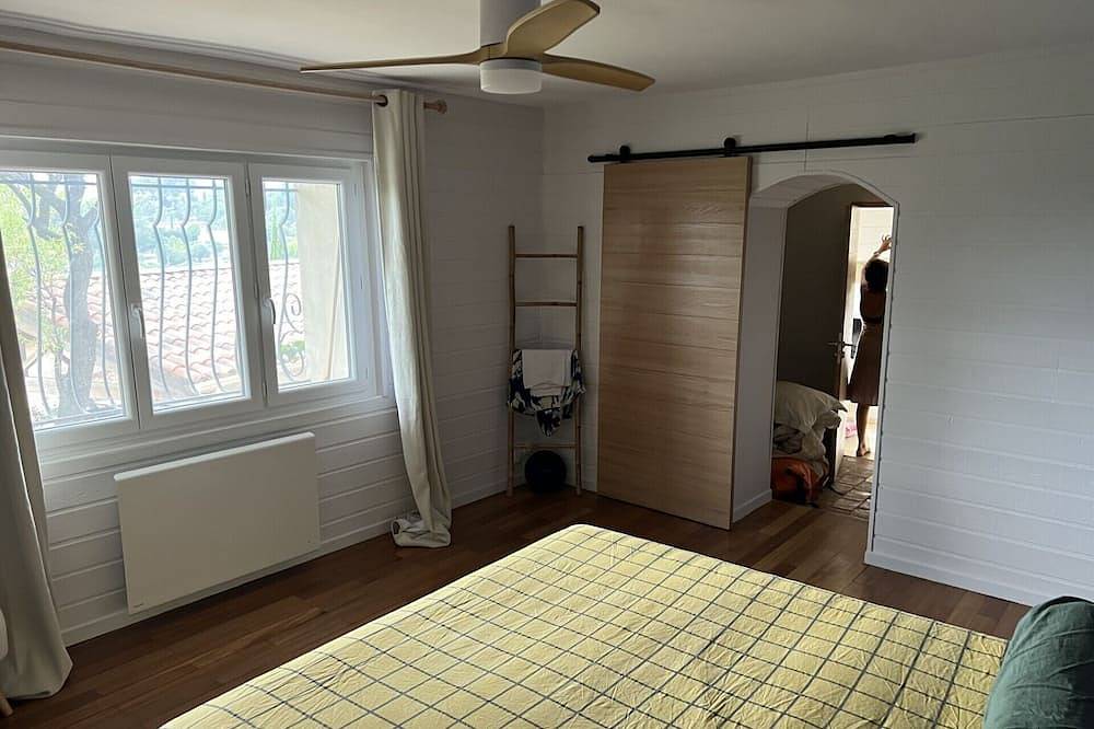 Apartment. Lower villa 53 m2, sleeps 4 with garden and shaded terrace in Ollioules, Mittelmeerküste (Frankreich)