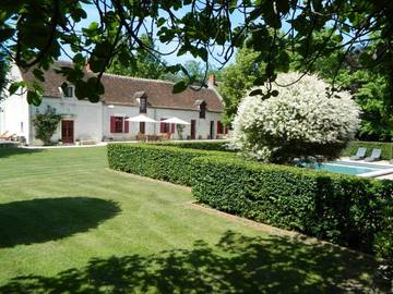 Chambre d’hôte pour 4 personnes, avec piscine ainsi que jardin et vue, adapté aux familles à Villedieu-sur-Indre