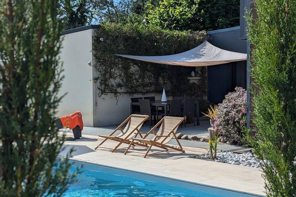 Guest house on the banks of the river Rance in Plouër-sur-Rance, Dinan region