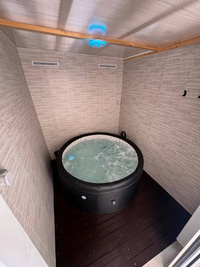 Gîte pour 4 personnes, avec jacuzzi et terrasse dans La Chapelle-de-Guinchay - 2