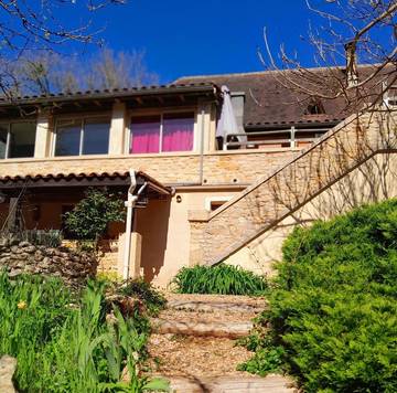 Maison d’hôte pour 4 personnes, avec piscine ainsi que jardin et vue à Le Buisson-de-Cadouin