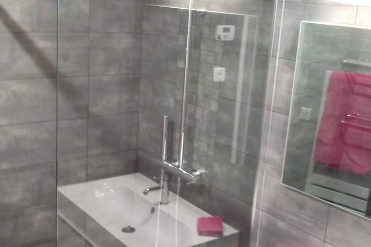 Appartement entier, A "2" pas du sable fin et des  commodités,T3,clim,Wifi fibre,2terrasses,parking in Fréjus, Côte méditerranéenne (France)