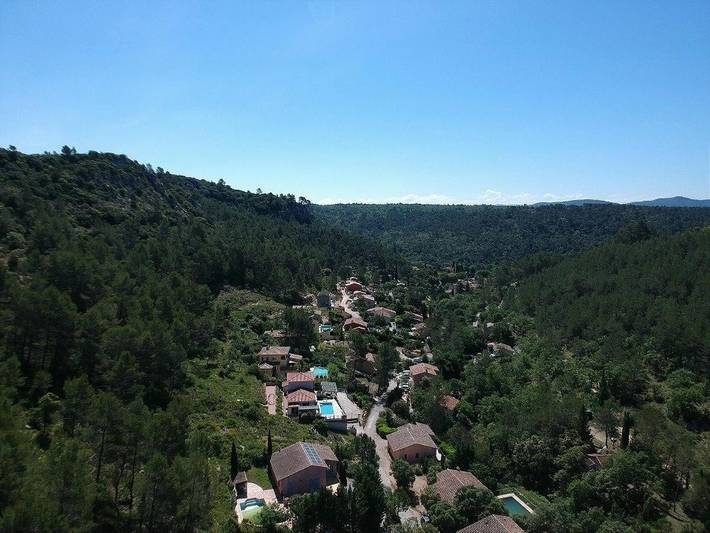 Location de vacances pour 11 personnes, avec jardin ainsi que piscine et vue, adapté aux familles à Vins-sur-Caramy - 4